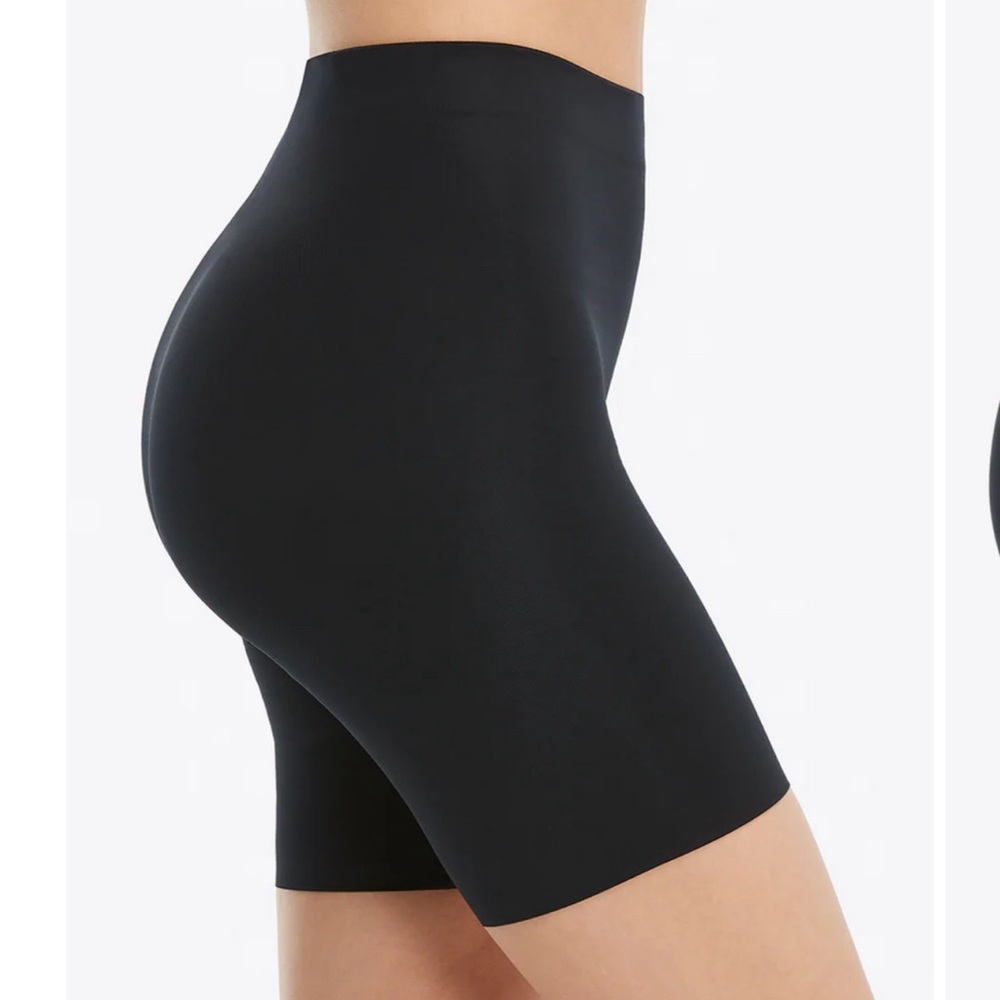 SPANX - Suit Your Fancy Booty Booster Mid-Thigh - Black
